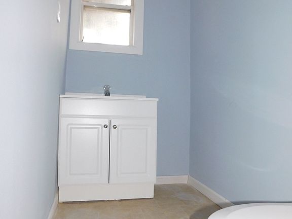4th image of 13 Holland Ave