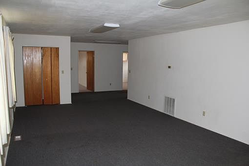 5th image of 401 Silver Cir #1