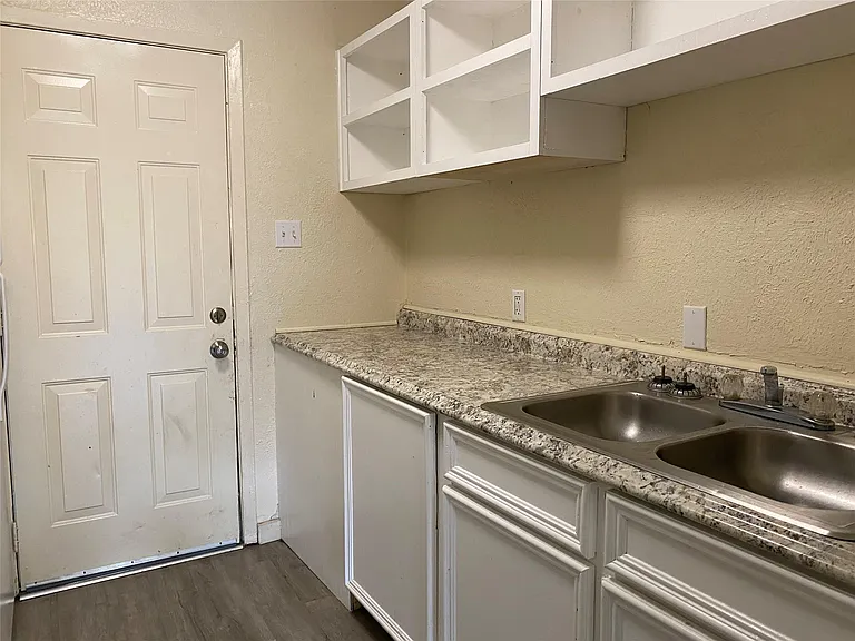 208 Kelly Dr #7 — Photo 10