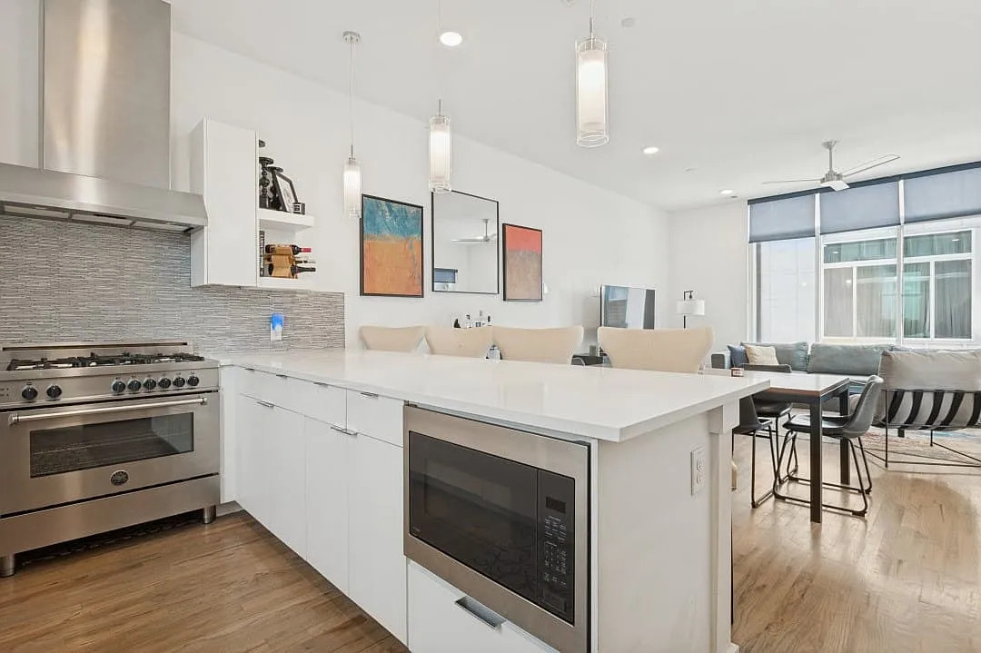 3 bed, 3.5 bath, 1801 sqft, $3,900 — Photo 3