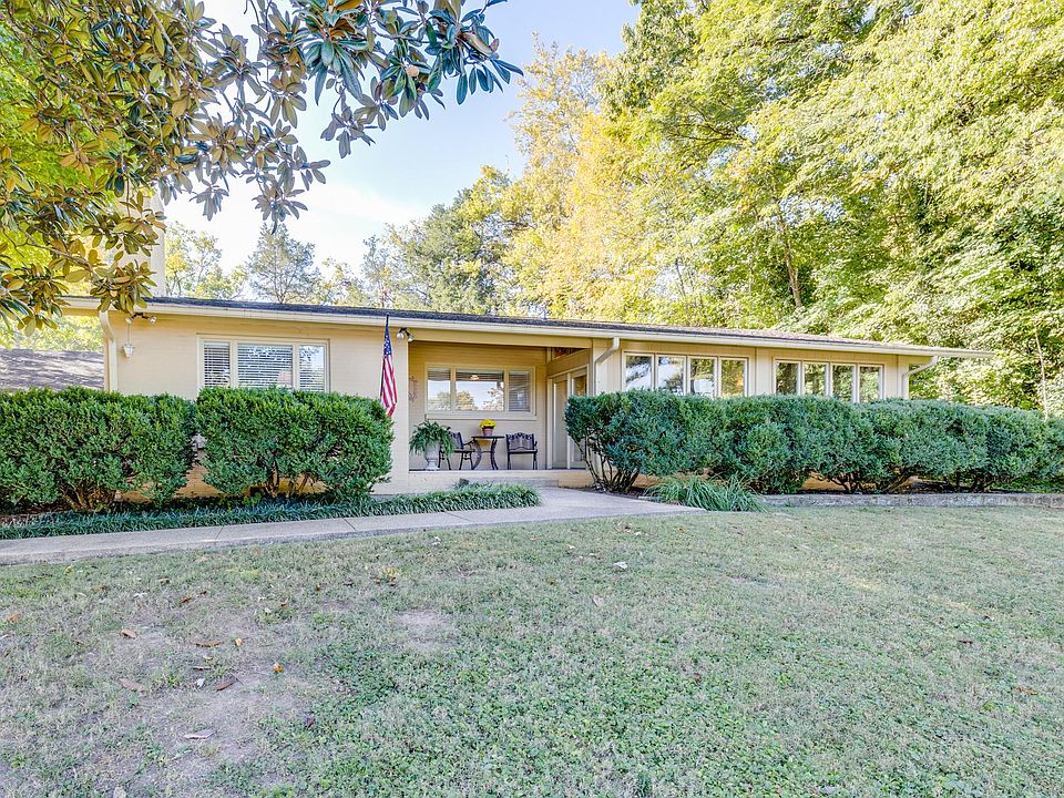 1st image of 209 Woods Dr