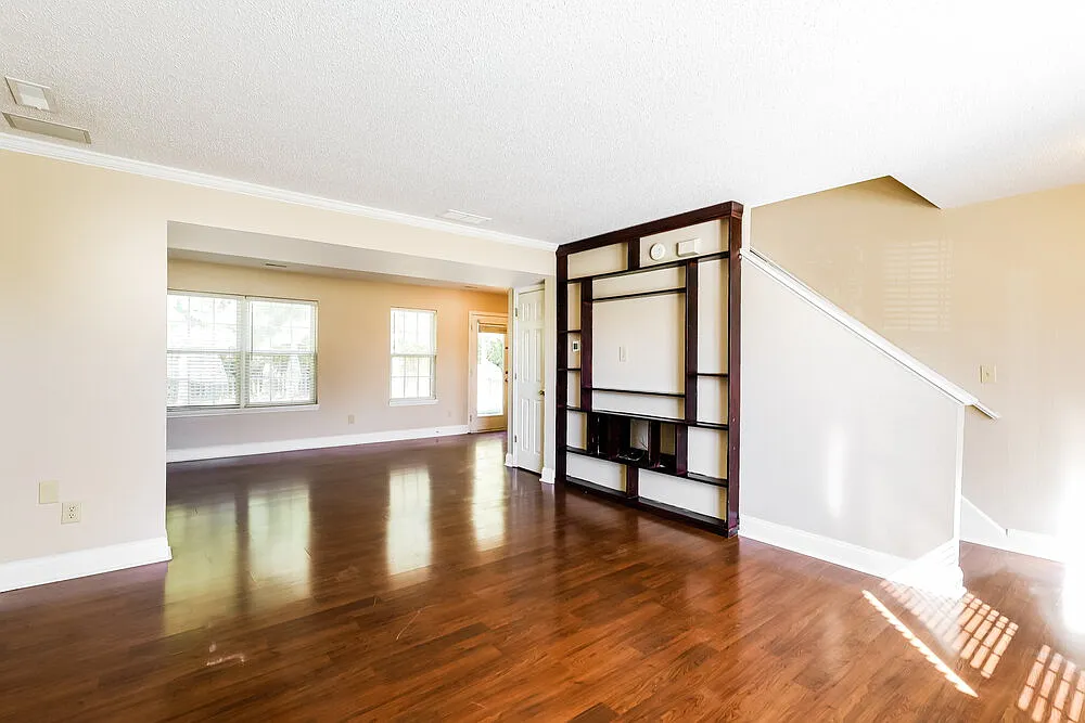 3 bed, 2.5 bath, 1808 sqft, $2,000 — Photo 4