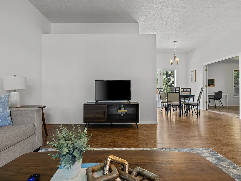 1528 E Falconrim Ct — Photo 13