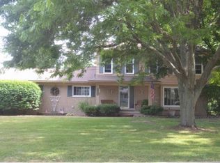 2005 Chalet Dr, Rochester Hills, MI 48309