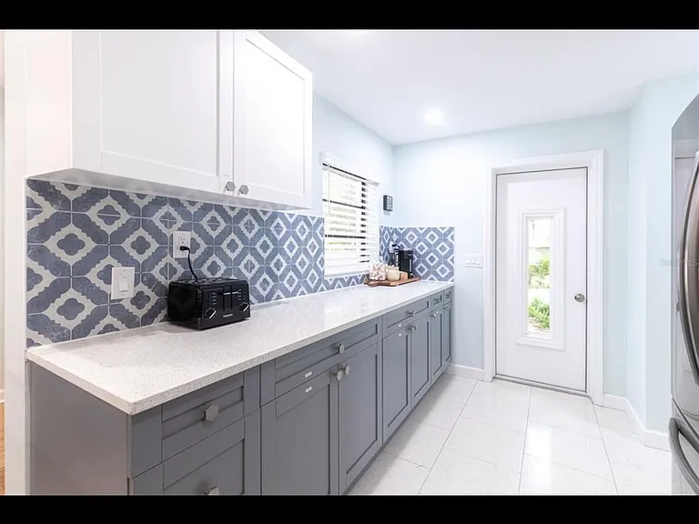 818 W Plymouth St — Photo 12