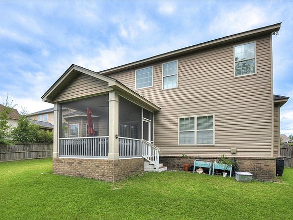 3rd image of 214 Pegonia Ln