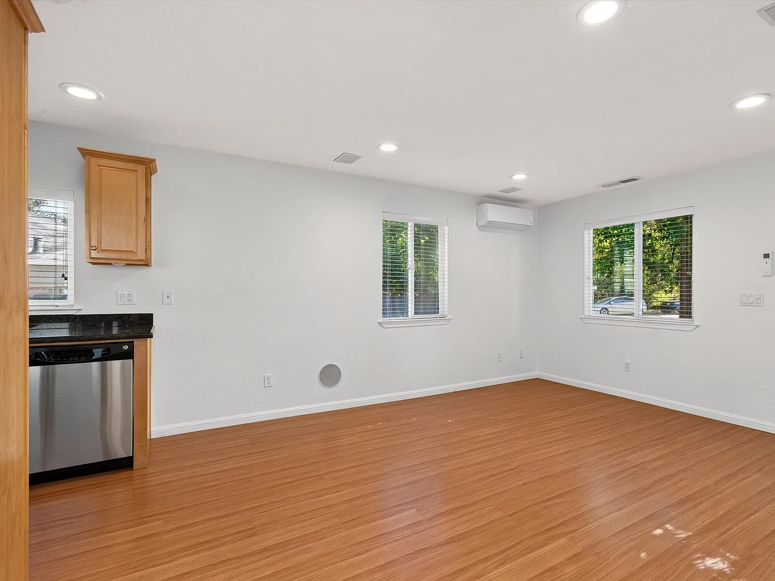 2 bed, 796 sqft, $3,900 — Photo 4