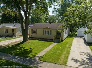 4007 Motorway Dr, Waterford, MI 48328
