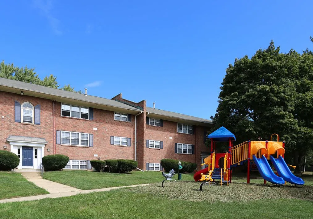 Abbey Walk Apartments — Photo 2