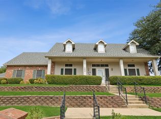 100 Red Oak Ct, Burleson, TX 76028