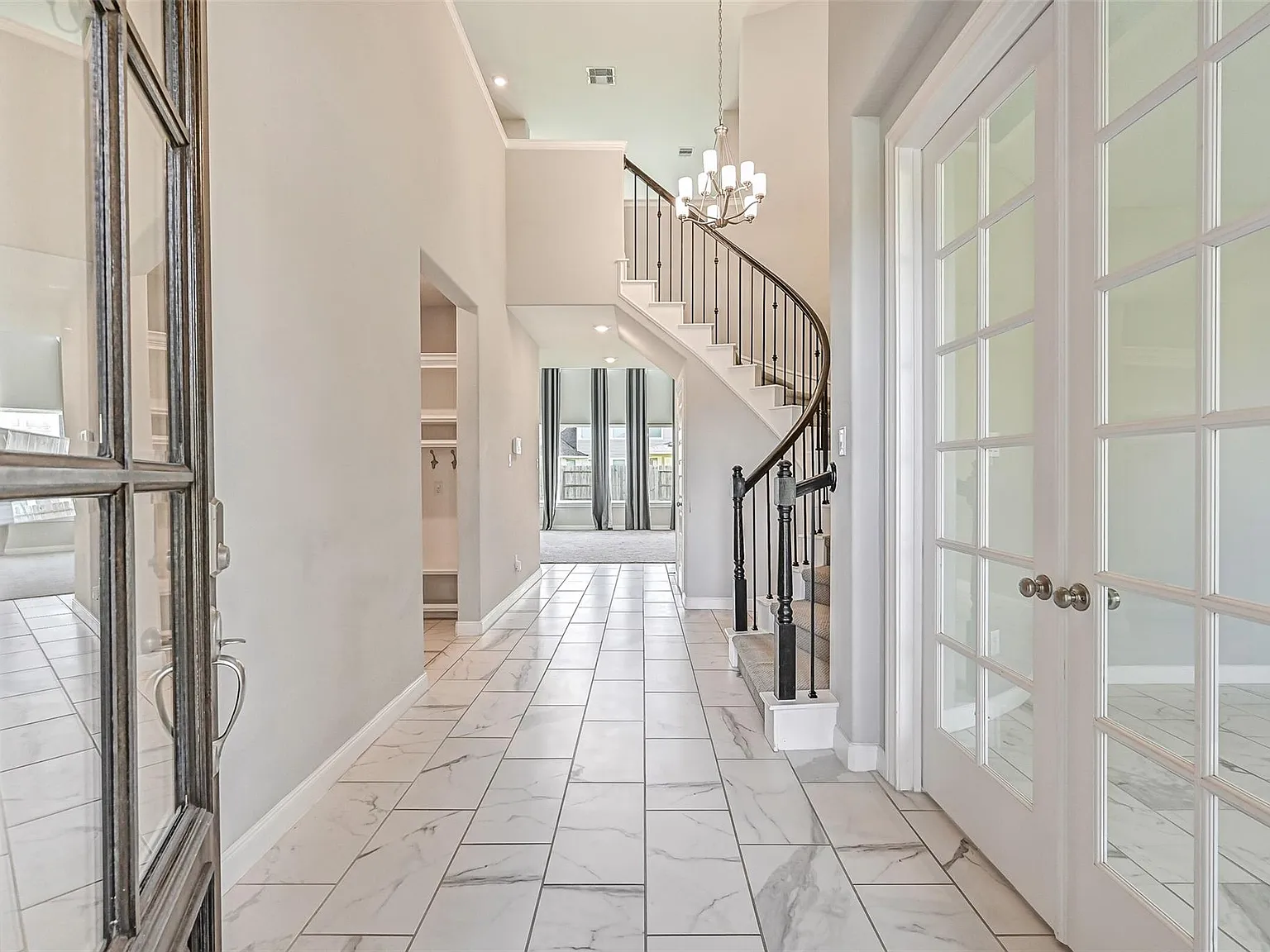 4 bed, 3.5 bath, 3363 sqft, $3,500 — Photo 4