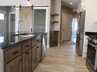 630 Lambert Ct #7-2, Slinger, WI 53086