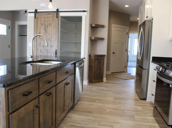 630 Lambert COURT #7-2, Slinger, WI 53086