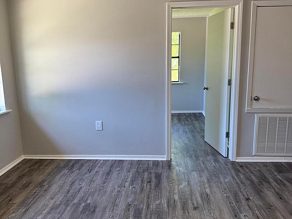 3rd image of 477 W Broad St