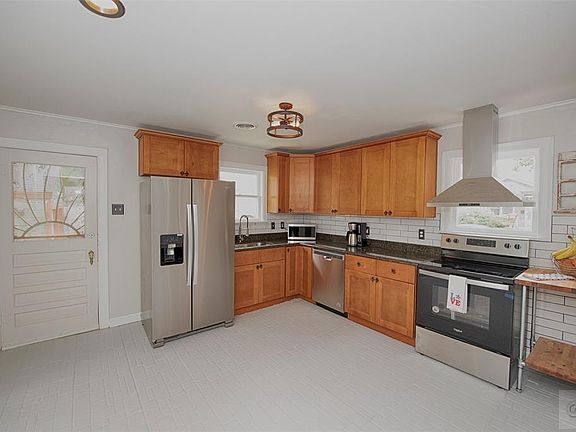3rd image of 4818 Fannin Dr