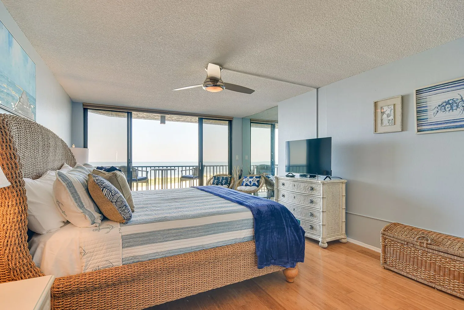 2 bed, 2.0 bath, 1420 sqft, $5,564 — Photo 4