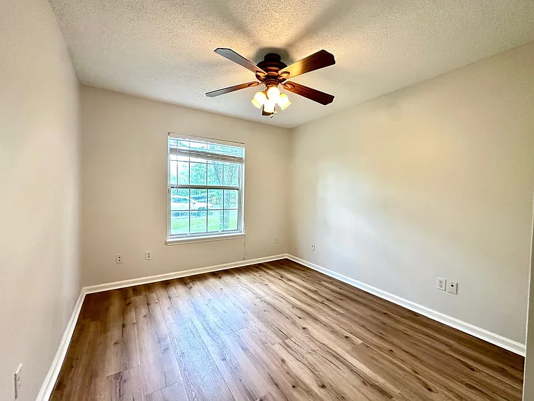 1803 Canterbury Ln — Photo 21