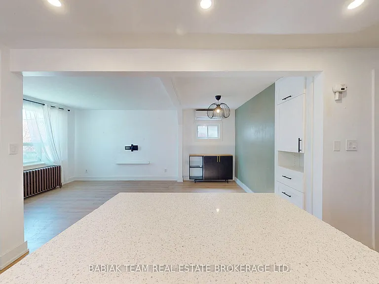 40 Alexander St — Photo 14