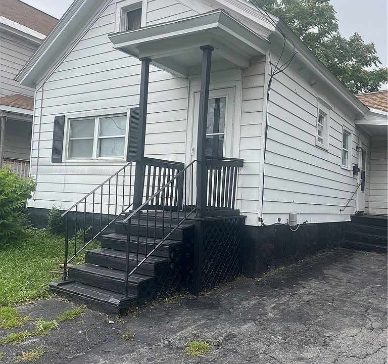 1st image of 806 1st North St