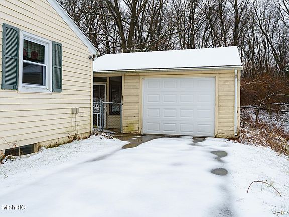 3rd image of 246 Briarhill Dr