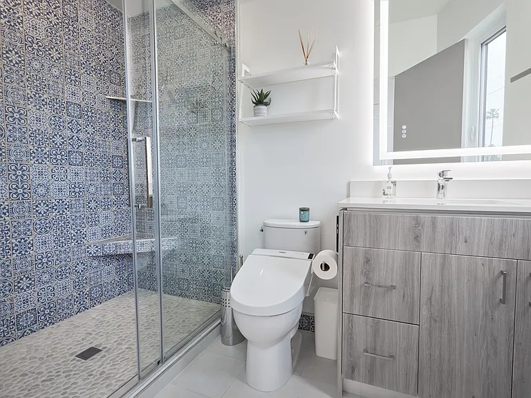 2929 S La Brea Ave — Photo 35