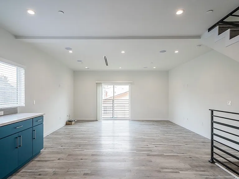 632 1/2 N Boyle Ave — Photo 3