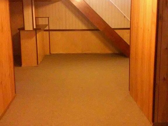 2nd image of 910 Crestwood Dr