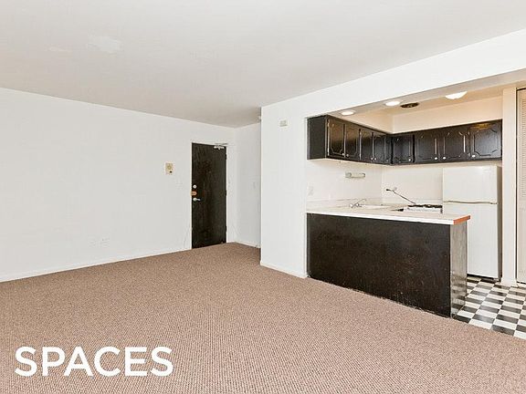 2nd image of 516 W Melrose St #2O4