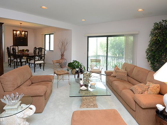 4th image of 300 Birch Ln #300