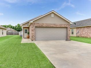 205 Bottle Brush Ln, Carencro, LA 70520