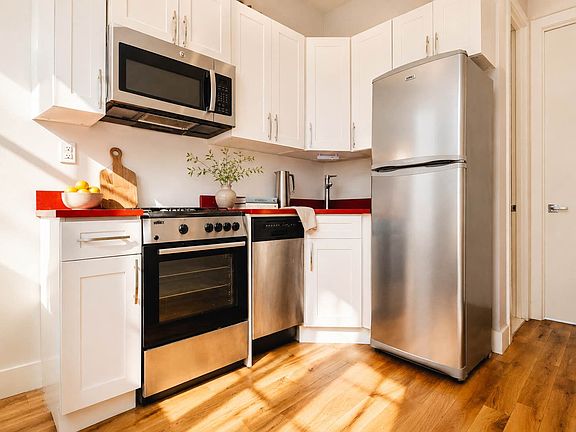 2nd image of 182 Suydam St APT 2R