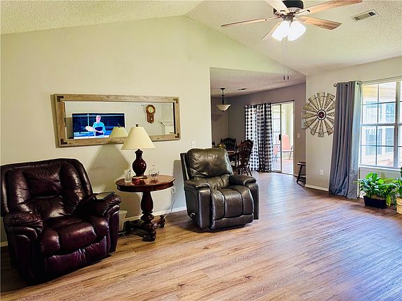 4th image of 3406 W Beech Dr
