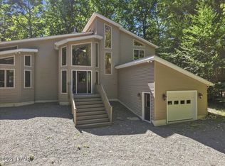 109 Cedar Ln, Hawley, PA 18428