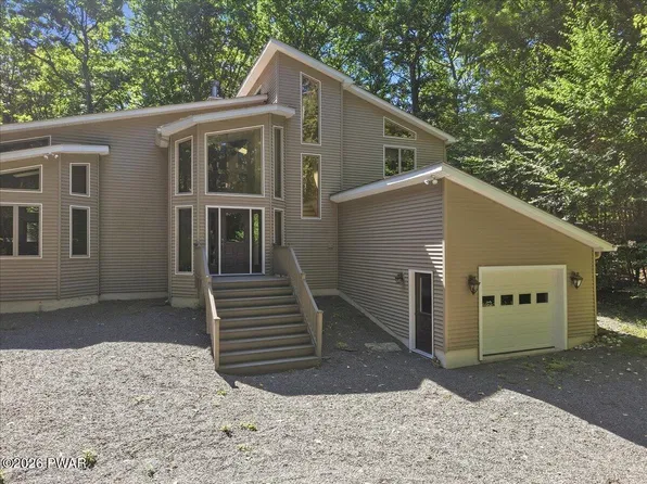 109 Cedar Ln, Hawley, PA 18428