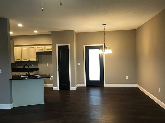 4th image of 406 Lochmere Greene Dr