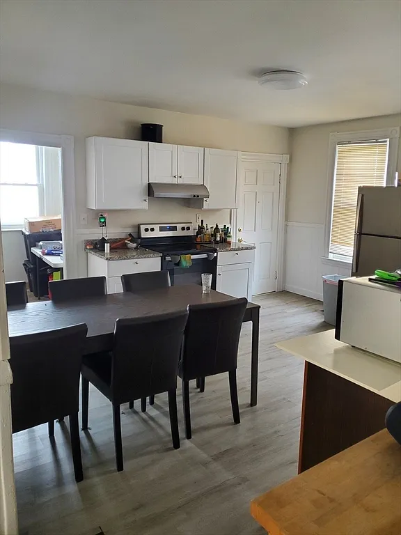 3 bed, 1.0 bath, $2,500 — Photo 2
