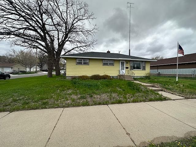 1st image of 520 N Benton Dr