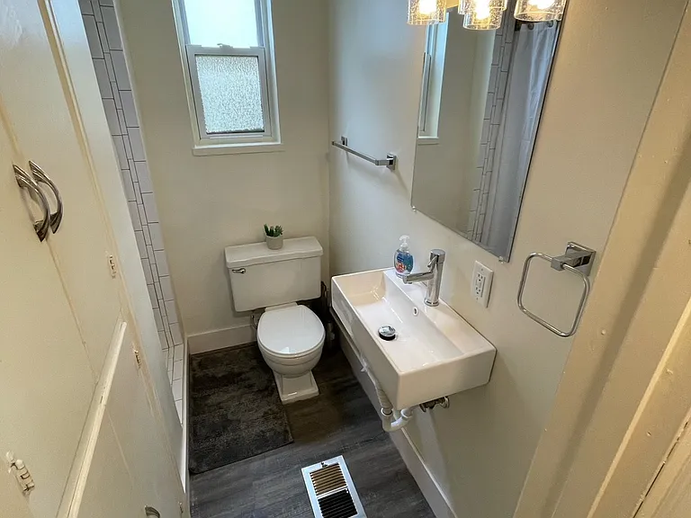 1210 Irving Ave #2 — Photo 4