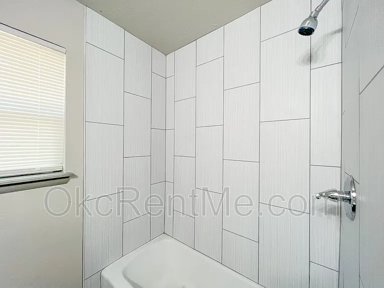 1900 N Mitchell Dr — Photo 20