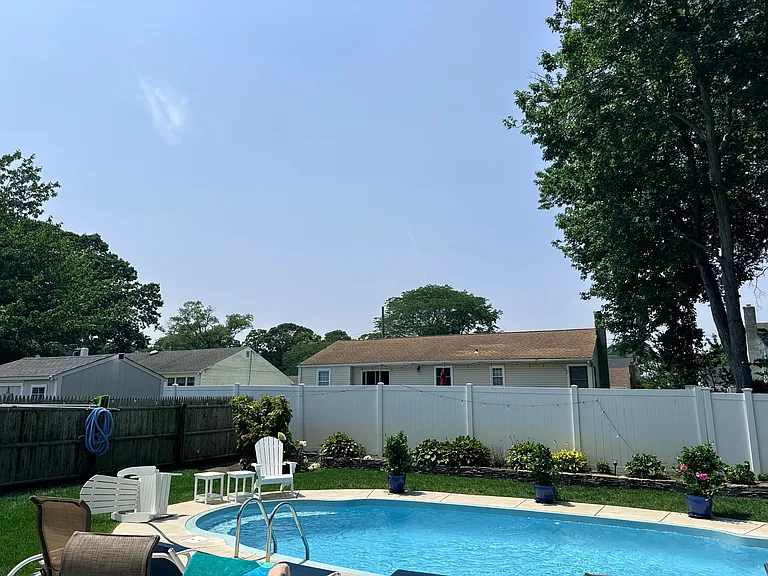 1227 Gardens Ave — Photo 16