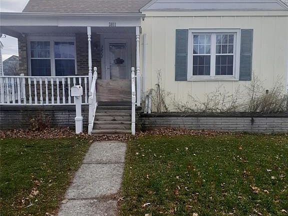 3rd image of 3811 Walnut Ave