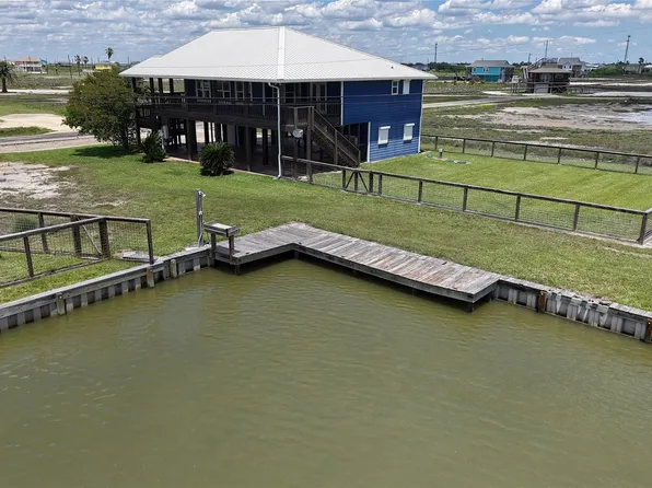 162 Sailfish Dr, Rockport, TX 78382