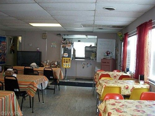 3rd image of 102 N Van Buren St