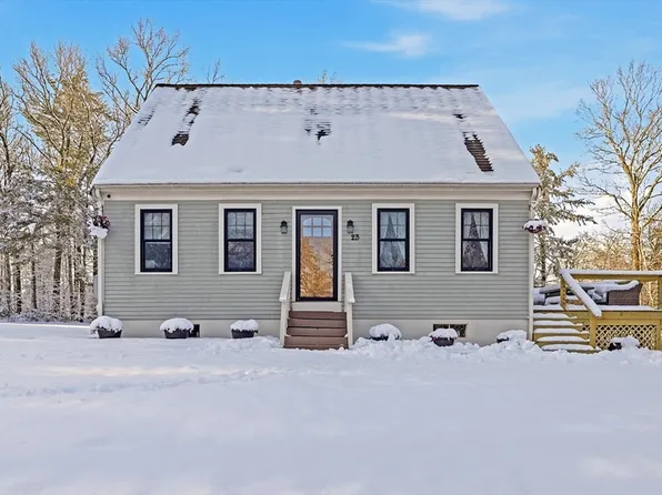 23 Live Oak Way, Hanson, MA 02341