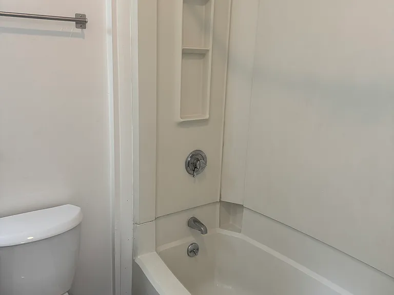 41 Rapallo Ave #2B — Photo 11