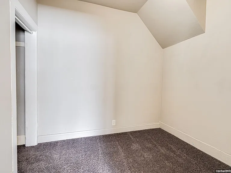 127 W. 6th St. — Photo 10