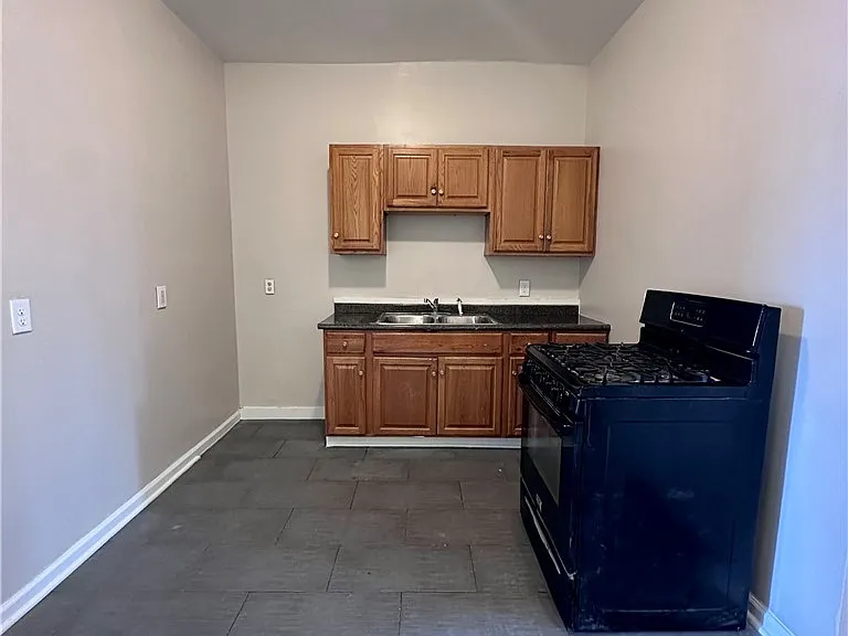 310 Hampshire St — Photo 3