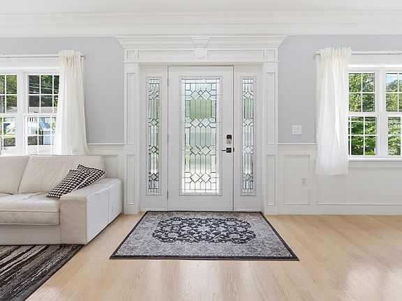3rd image of 52 Ridgewood Rd