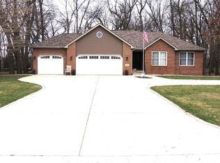 73 Niles Dr, Valparaiso, IN 46383