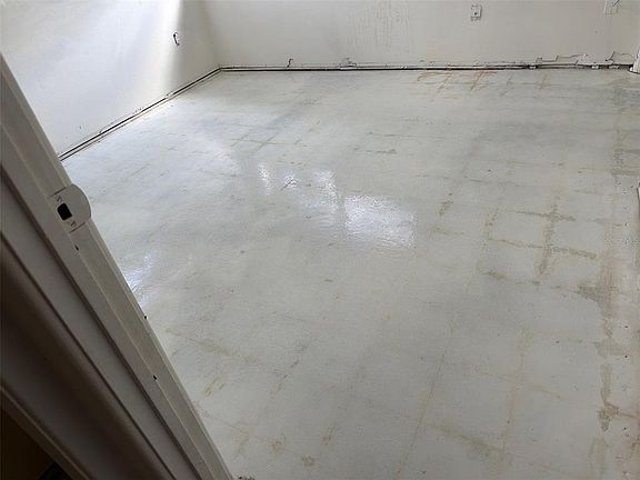 4th image of 1823 Maywood Rd